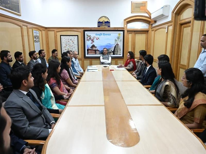 मुख्यमंत्री सुखविंदर सिंह सुक्खू ने प्रशासनिक अधिकारियों को पारदर्शी शासन सुनिश्चित करने की प्रेरणा दी