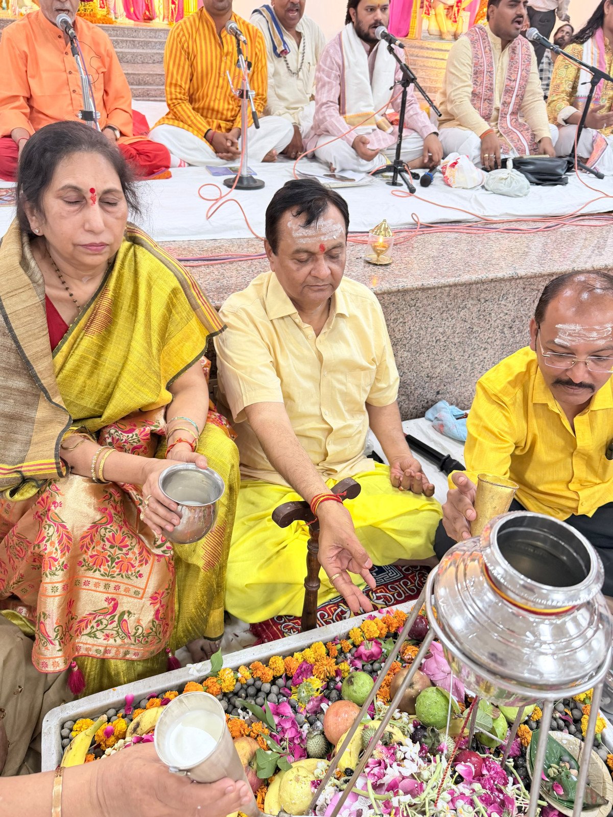 ऐशबाग रामलीला मैदान में 18वें सपादलक्ष रुद्राभिषेक का भव्य आगाज: 5,500 रुद्रों का गंगाजल व गाय के दूध से हुआ अभिषेक