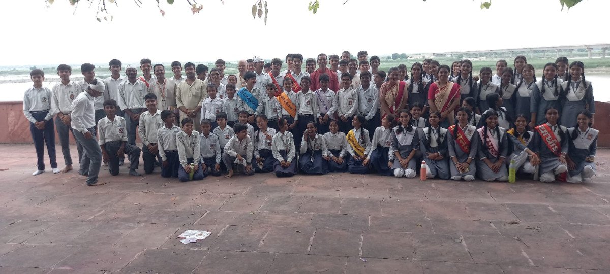 राम की पावन धरा श्रृंगवेरपुर में सजा छात्र संसद का दरबार, सर्वदमन और खुशी ने ली शपथ