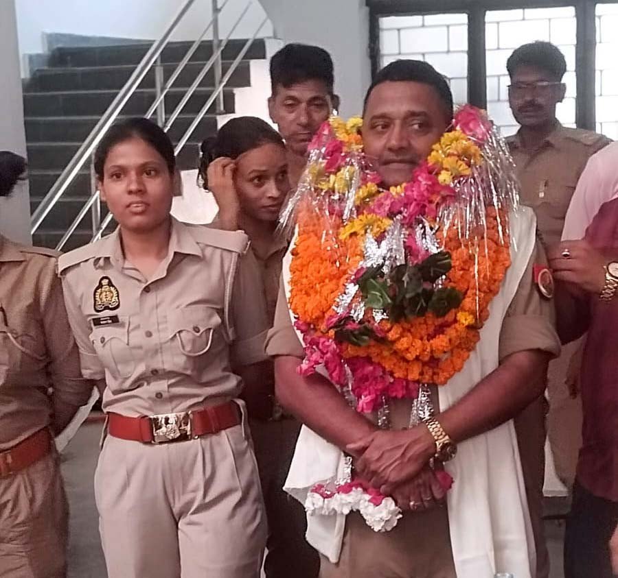 कौशाम्बी: कोखराज थाना प्रभारी चंद्रभूषण मौर्य को दी गई भावभीनी विदाई, अब पइंसा थाने की संभालेंगे कमान