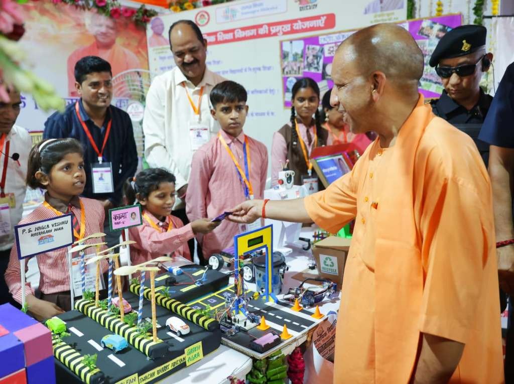 आगरा बनेगा 'फ्यूचर रेडी' सिटी: सीएम योगी ने दी ₹342 करोड़ की 53 विकास परियोजनाओं की सौगात, एयरपोर्ट और टाउनशिप से बदलेगी तस्वीर