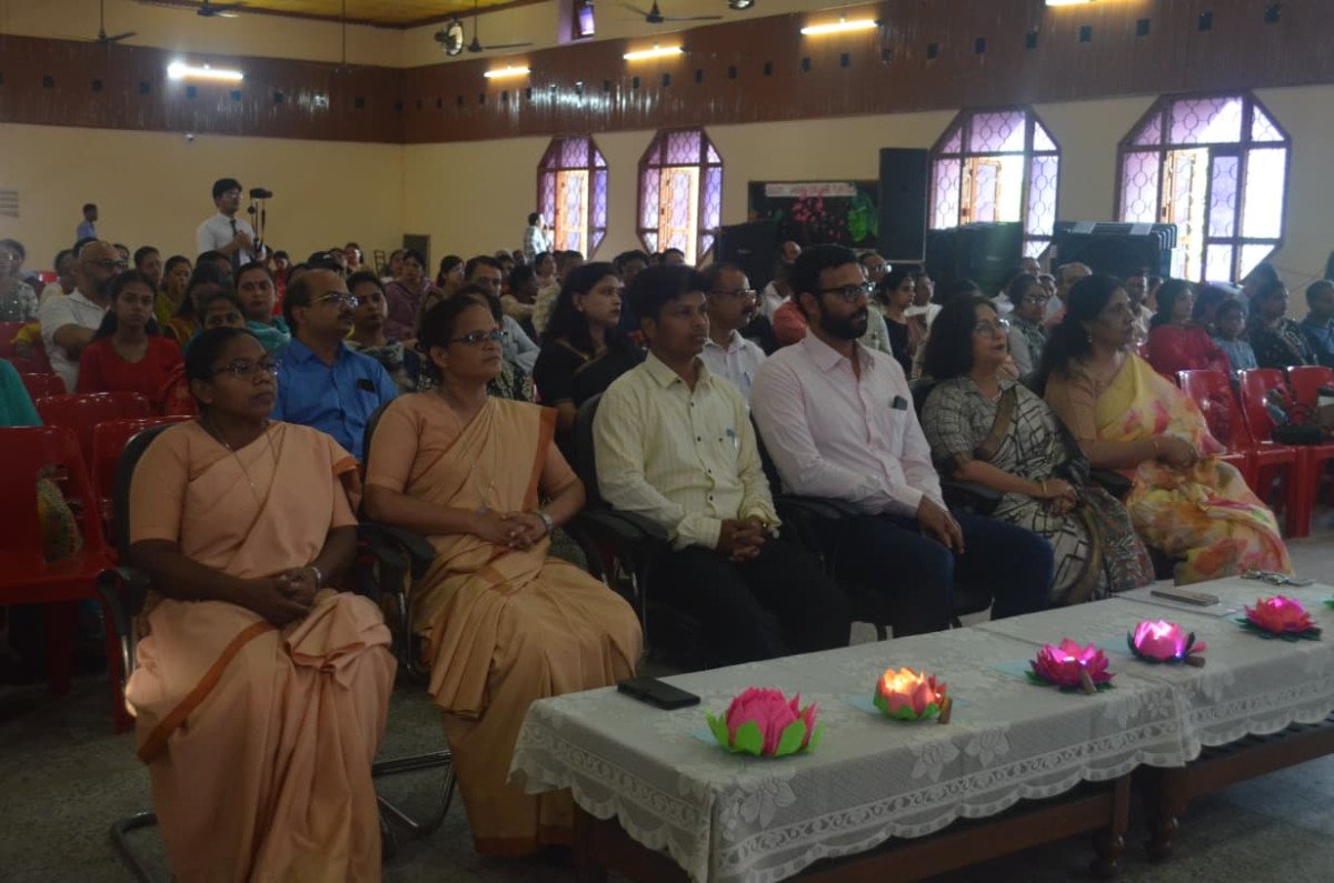 मांटफोर्ट इंटर कॉलेज में उमड़ा अभिभावकों का हुजूम, किशोर मन की उलझनों पर हुआ मंथन