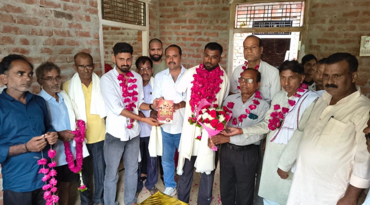 कड़ी मेहनत और अनुशासन ही सफलता की कुंजी: 20 वर्ष की उम्र में दरोगा बने 'गुदड़ी के लाल' दिवाकर सिंह यादव का भव्य सम्मान