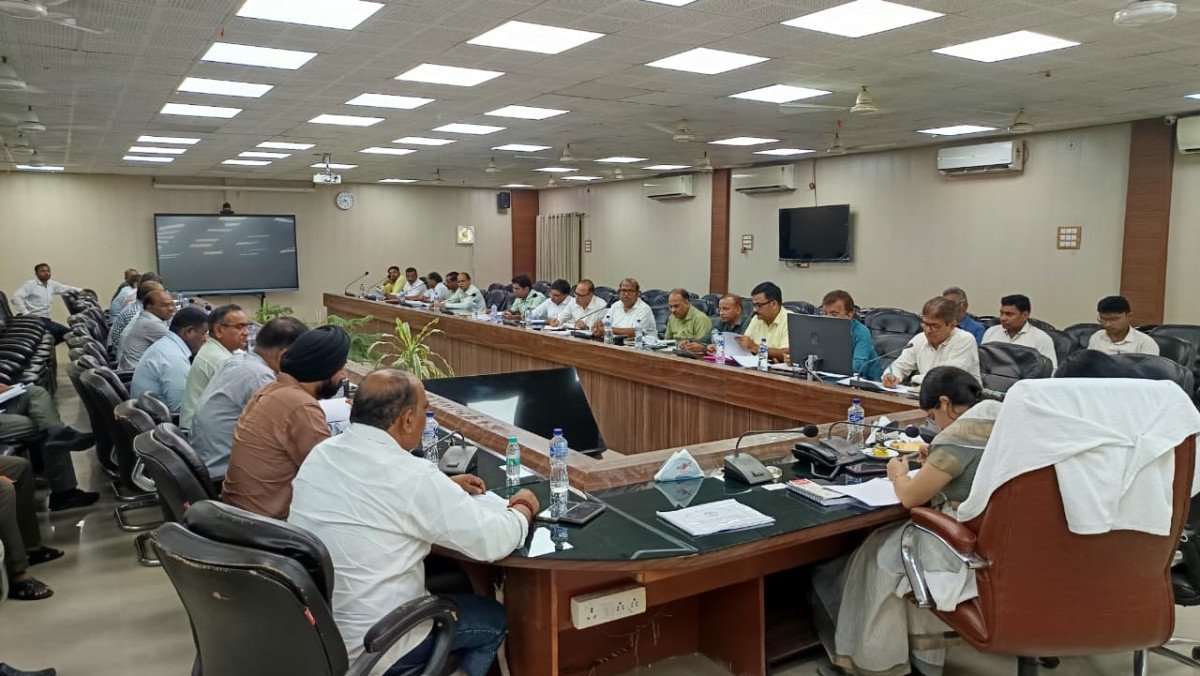 DM ईशा प्रिया ने दिए मीट-मछली मंडियों की जांच और दुग्ध उत्पादों के सैंपल बढ़ाने के सख्त निर्देश