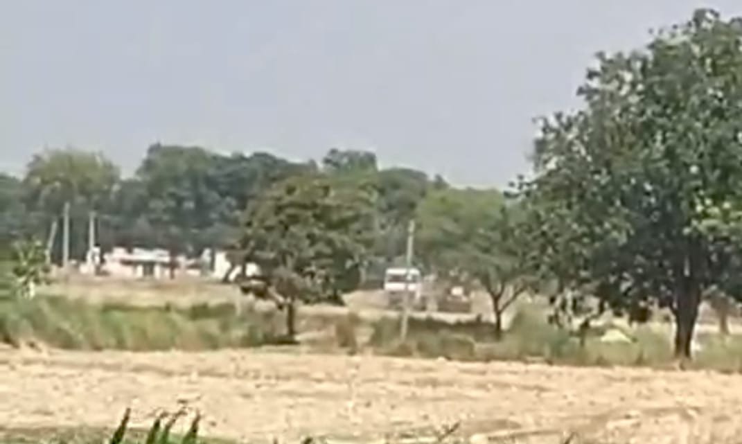 कौशाम्बी: सैंता घाट बना अवैध खनन की मंडी, सिपाही पर मिलीभगत का आरोप; ग्रामीणों ने की FIR की मांग