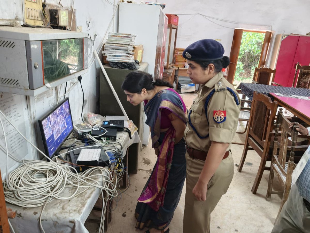 अम्बेडकरनगर में यूपीटीईटी परीक्षा शांतिपूर्ण संपन्न, जिलाधिकारी और पुलिस अधीक्षक ने किया औचक निरीक्षण