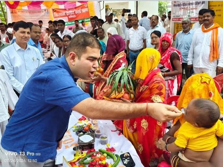 कौशाम्बी: 'गांव की समस्या गांव में समाधान' अभियान के तहत अरई सुमेरपुर में लगी ग्राम चौपाल, त्वरित निस्तारण के निर्देश
