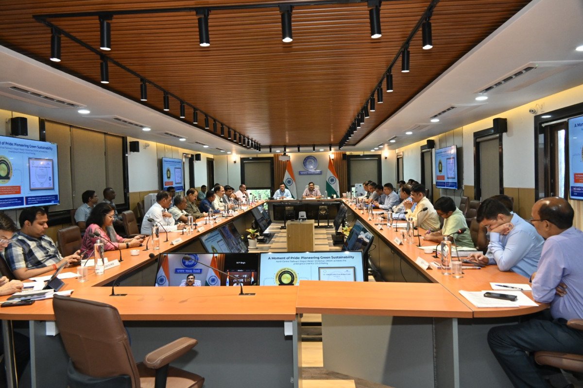 मॉनसून में सुरक्षित रेल सफर के लिए NCR एलर्ट: महाप्रबंधक ने संभाली कमान, अधिकारियों को ज़मीनी निरीक्षण के निर्देश
