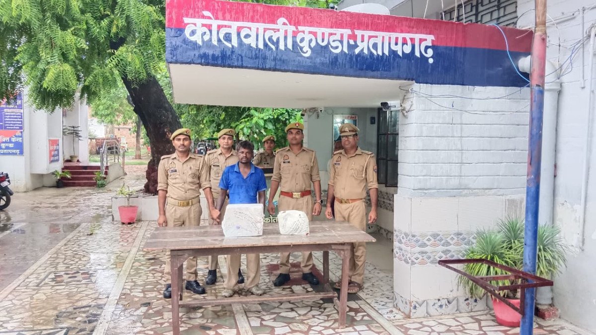 प्रतापगढ़: कुंडा में दुकानदार की मुस्तैदी से दबोचा गया शातिर चोर, मिक्सी और चोरी का पंखा बरामद