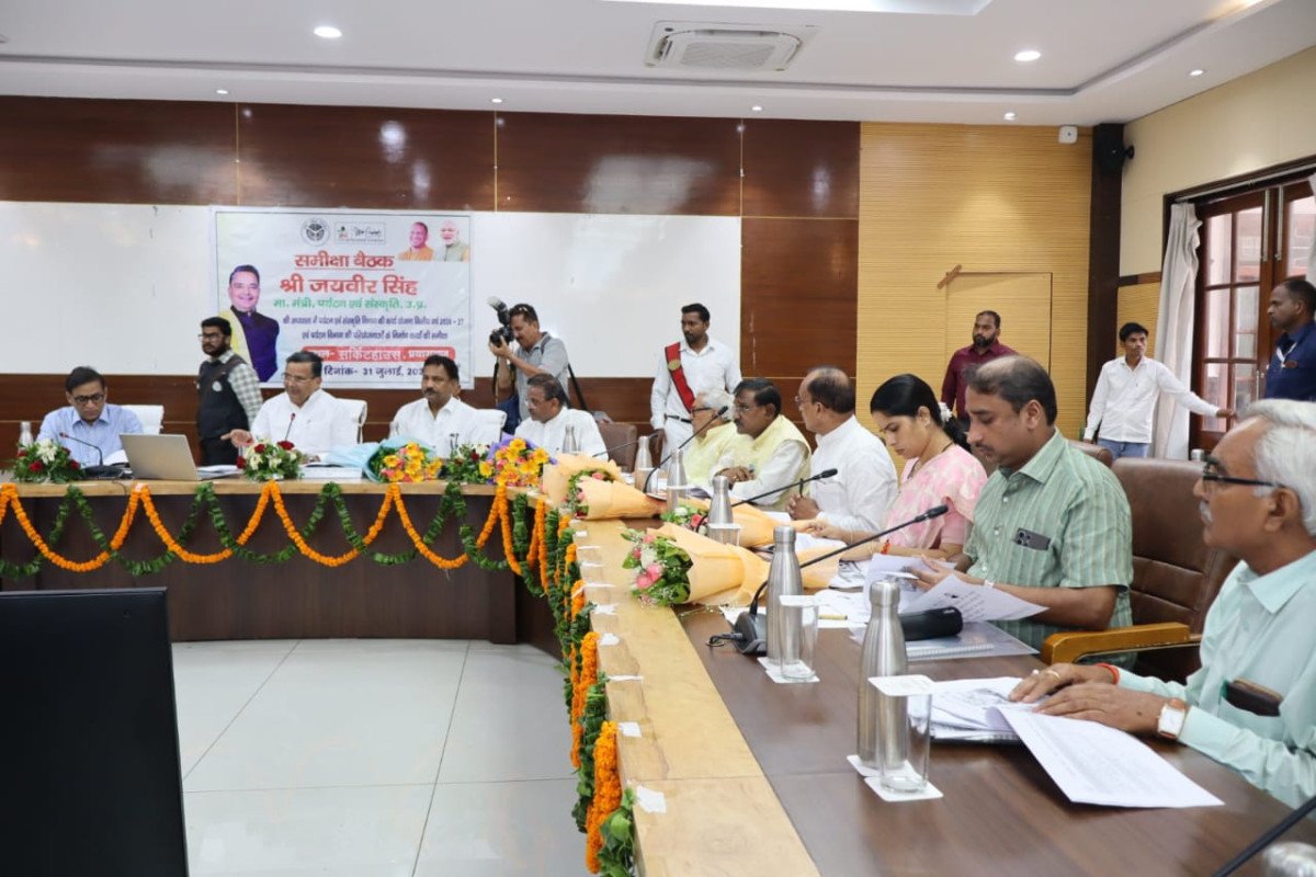 प्रयागराज: विधायक दीपक पटेल ने पर्यटन मंत्री से की फूलपुर के कई प्रमुख मंदिरों के जीर्णोद्धार की मांग