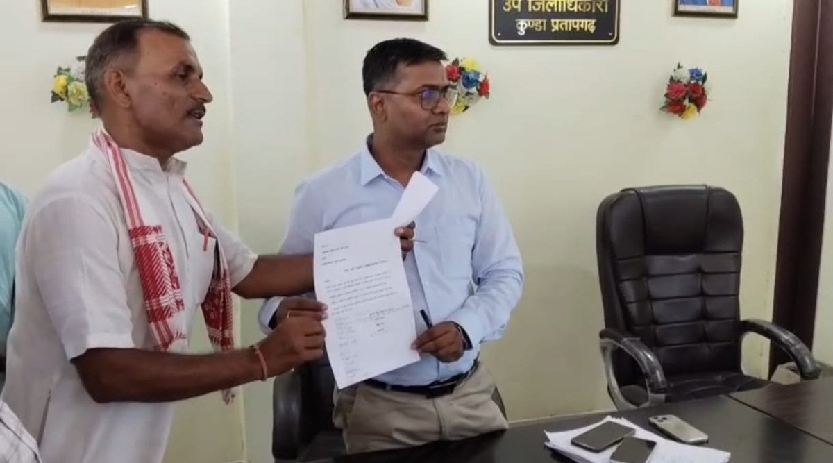प्रतापगढ़ सामूहिक दुष्कर्म: आरोपियों के अवैध निर्माण पर बुलडोजर चलाने की मांग, CM के नाम सौंपा ज्ञापन