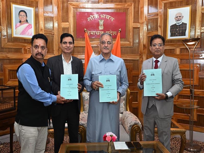 लोकायुक्त न्यायमूर्ति चंद्रभूषण बारोवालिया ने राज्यपाल को सौंपी मानवाधिकार आयोग की रिपोर्ट