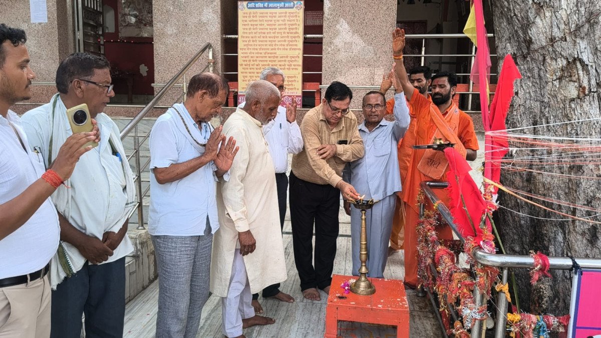 मानिकपुर: दीप प्रज्ज्वलन के साथ मां ज्वालामुखी देवी धाम के पांच दिवसीय शीतला सप्तमी मेले का भव्य आगाज