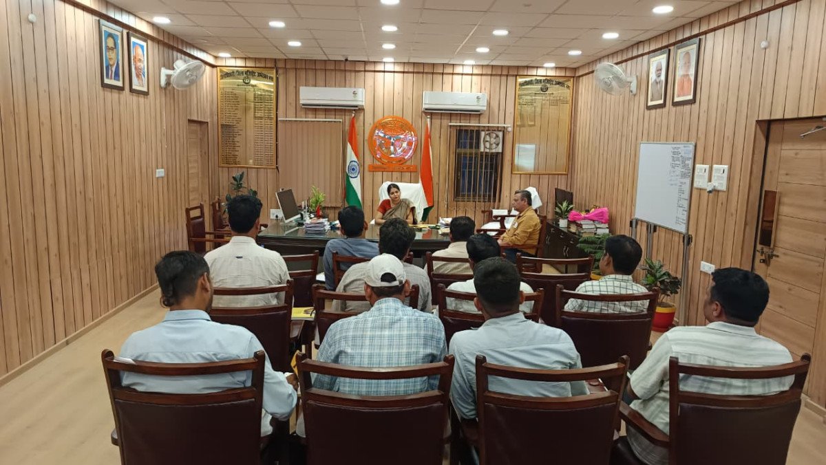 अम्बेडकरनगर जिलाधिकारी ने कंपनियों को डीएपी और एनपीके उर्वरक निर्बाध आपूर्ति के निर्देश दिए