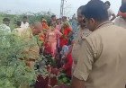 कौशाम्बी: हरियाणा से घर लौट रहे युवक का रेलवे ट्रैक पर मिला दो टुकड़ों में शव, परिजनों ने जताई हत्या की आशंका