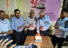 प्रयागराज एक्सप्रेस ने पूरे किए सेवा के 42 वर्ष, जंक्शन पर केक काटकर मनाया गया जन्मदिन