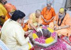 सीएम योगी ने गाजियाबाद के ऐतिहासिक दूधेश्वरनाथ मंदिर में की पूजा-अर्चना, प्रदेश की खुशहाली के लिए मांगा आशीर्वाद