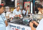 कानपुर: जिलाधिकारी के सख्त रुख पर खाद्य सुरक्षा विभाग की बड़ी कार्रवाई, 25 किलो रंगीन फिंगर चिप्स नष्ट