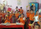 कानपुर में 'शिक्षा से वंचित बच्चों की पाठशाला' में उमड़ा स्नेह; चॉकलेट और फ्रूटी पाकर खिले मासूमों के चेहरे