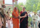 अनोखी पहल: अम्बेडकरनगर कलेक्ट्रेट में लगा फलदार पौधों का भंडारा, बांटे गए फ्री पौधे