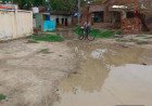 कौशाम्बी: जलभराव से सड़क बनी तालाब, ग्रामीणों ने दी विधानसभा चुनाव बहिष्कार की चेतावनी