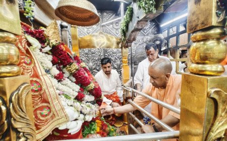 धार्मिक और विकास पथ पर यूपी: CM YOGI ADITYANATH ने मीरजापुर में की माँ विंध्यवासिनी की आराधना