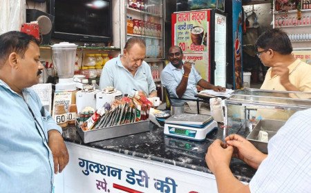 कानपुर: जिलाधिकारी के सख्त रुख पर खाद्य सुरक्षा विभाग की बड़ी कार्रवाई, 25 किलो रंगीन फिंगर चिप्स नष्ट