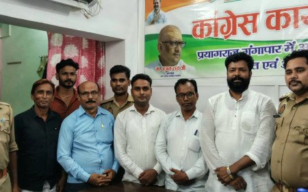 प्रयागराज: प्रदर्शन से पहले कांग्रेस गंगापार जिलाध्यक्ष अशफाक अहमद हाउस अरेस्ट, बहरिया पुलिस ने सिकंदरा में रोका