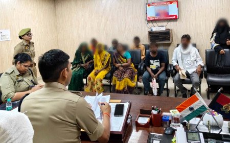 कौशाम्बी: पुलिस ऑफिस में एसपी सत्यनारायण प्रजापत की जनसुनवाई, फरियादियों की समस्याएं सुन अधिकारियों को दिए सख्त निर्देश