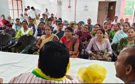 प्रतापगढ़: राजा भैया के प्रतिनिधि ने कालाकांकर सीएचसी का किया औचक निरीक्षण, स्वास्थ्य कर्मियों के साथ की समीक्षा बैठक