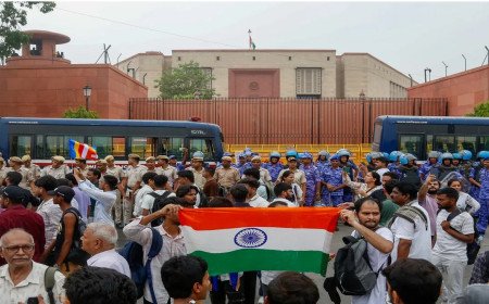 दिल्ली पुलिस ने प्रदर्शनकारियों पर पैलेट गन चलाने के दावों को पूरी तरह नकारा