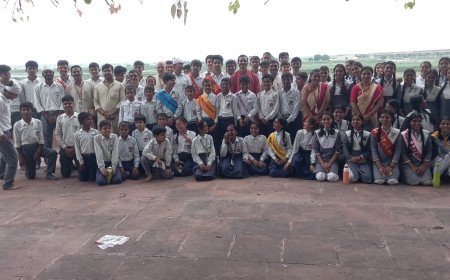 राम की पावन धरा श्रृंगवेरपुर में सजा छात्र संसद का दरबार, सर्वदमन और खुशी ने ली शपथ