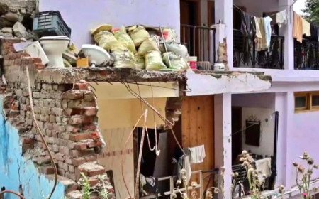 आपदा के 1 साल बाद भी नहीं बदले हालात: कुल्लू के अखाड़ा बाजार में 200 परिवारों पर फिर मंडराया लैंडस्लाइड का खतरा