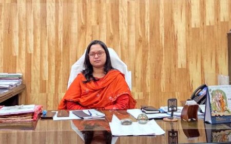 विशिष्ट रेल सेवा पुरस्कार' से सम्मानित शीरत फातिमा ने संभाला वरिष्ठ मंडल वाणिज्य प्रबंधक (फ्रेट) का कार्यभार