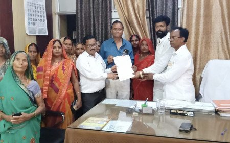 प्रयागराज: वीरभानपुर न्याय पंचायत की समस्याओं को लेकर कांग्रेस ने BDO फूलपुर को सौंपा ज्ञापन, आंदोलन की दी चेतावनी