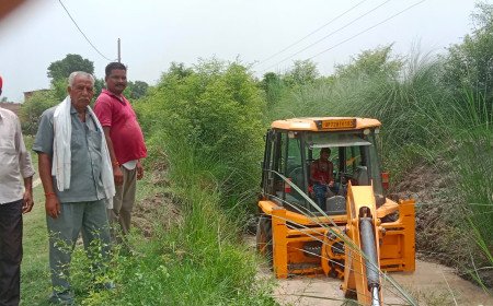 मसीहा बने प्रधान: सरकारी बजट का नहीं किया इंतजार, निजी जेब से 6 किमी नहर साफ कराकर बचाई 10 गांवों की फसल