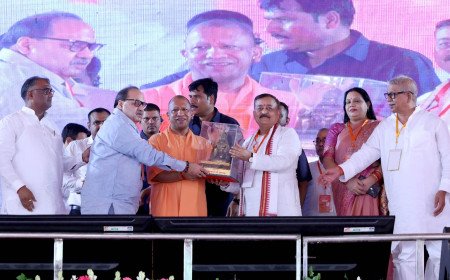 सुलतानपुर में विकास की नई उड़ान: सीएम योगी ने दी ₹819 करोड़ की 99 परियोजनाओं की सौगात
