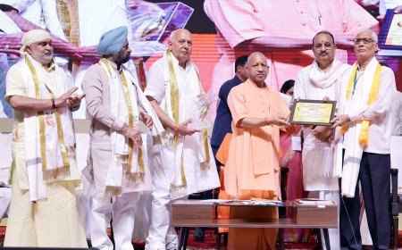 सीएम योगी ने लखनऊ में 'उत्तर प्रदेश आम महोत्सव-2026' का किया शानदार आगाज