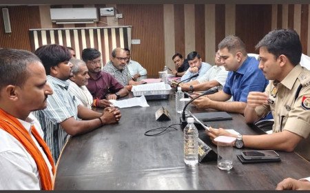 कौशाम्बी में समाधान दिवस पर डीएम-एसपी सख्त: मंझनपुर, सिराथू और चायल में सुनी गईं 144 शिकायतें, लापरवाही पर कार्रवाई की चेतावनी