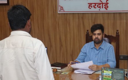 कलेक्ट्रेट में जनता की अदालत: जिलाधिकारी अनुनय झा ने सुनीं 79 शिकायतें, कड़े लहजे में दिए समयबद्ध निस्तारण के निर्देश