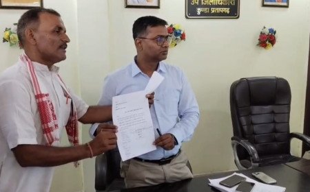 प्रतापगढ़ सामूहिक दुष्कर्म: आरोपियों के अवैध निर्माण पर बुलडोजर चलाने की मांग, CM के नाम सौंपा ज्ञापन