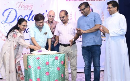नाज़रेथ हॉस्पिटल में तीन बड़ी खुशियों के मौके पर केक काट कर मनाया उत्सव