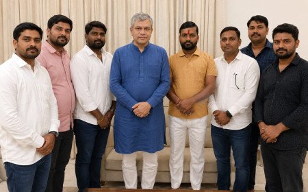 केंद्रीय मंत्रियों से मिले युवा वाहिनी प्रमुख हिंदू देव प्रकाश शुक्ला