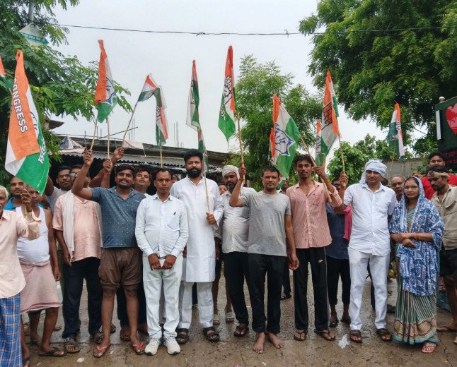 प्रयागराज: दिल्ली में छात्रों पर लाठीचार्ज के खिलाफ भड़की कांग्रेस, पंडिला में बैठक कर सरकार को घेरा