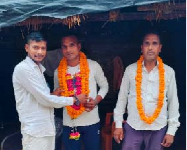 कौशाम्बी के लाल ने बढ़ाया मान: नौसेना में चयन पर बहुजन क्रांति मिशन ने श्री चंद राजपूत को किया सम्मानित