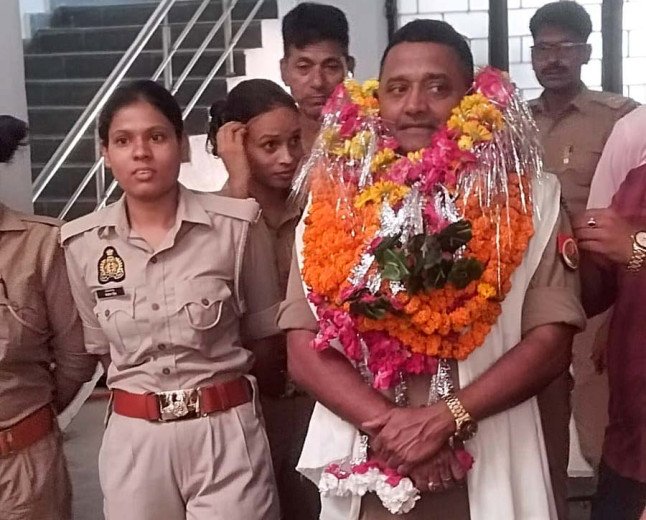 कौशाम्बी: कोखराज थाना प्रभारी चंद्रभूषण मौर्य को दी गई भावभीनी विदाई, अब पइंसा थाने की संभालेंगे कमान