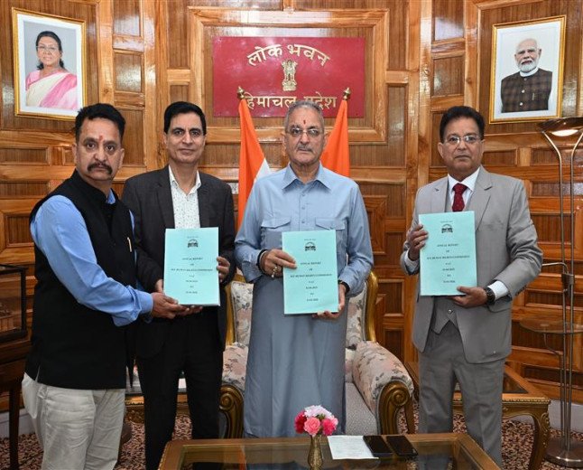 लोकायुक्त न्यायमूर्ति चंद्रभूषण बारोवालिया ने राज्यपाल को सौंपी मानवाधिकार आयोग की रिपोर्ट