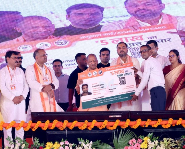 बांदा में CM योगी ने दिए 710 करोड़ की सौगात