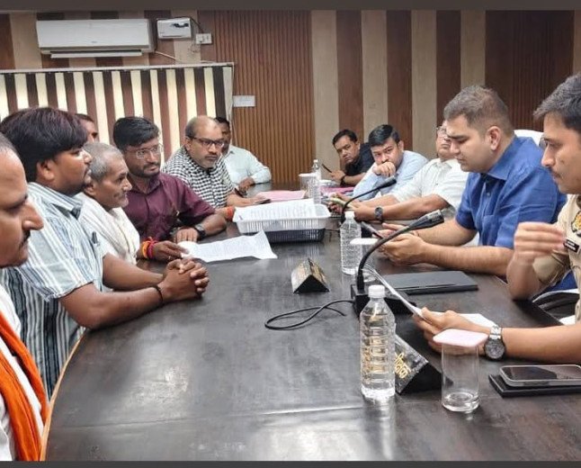 कौशाम्बी में समाधान दिवस पर डीएम-एसपी सख्त: मंझनपुर, सिराथू और चायल में सुनी गईं 144 शिकायतें, लापरवाही पर कार्रवाई की चेतावनी