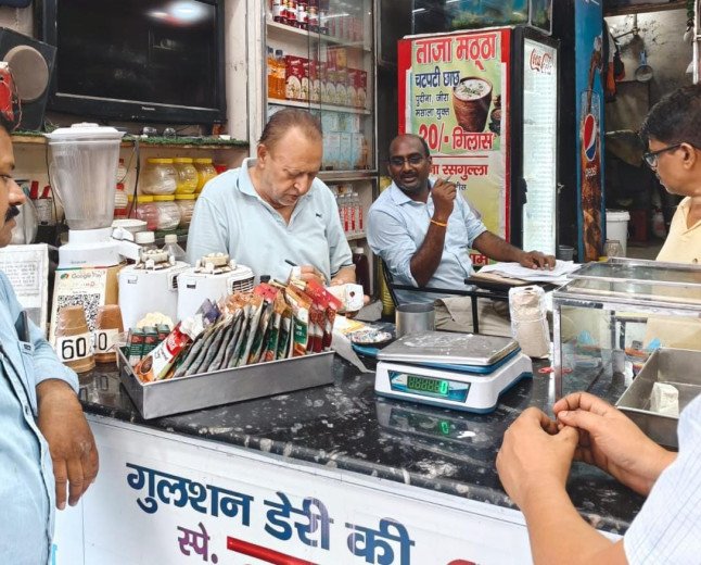 कानपुर: जिलाधिकारी के सख्त रुख पर खाद्य सुरक्षा विभाग की बड़ी कार्रवाई, 25 किलो रंगीन फिंगर चिप्स नष्ट
